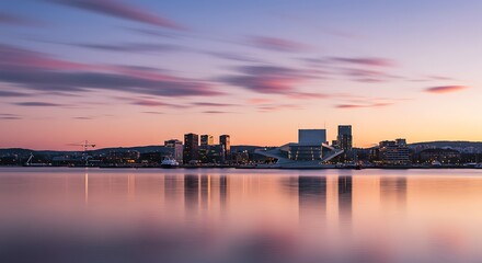 Obraz premium Tranquil City Skyline at Dusk over Calm Water