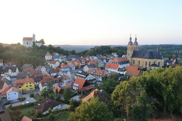 Abendstimmung über der Gemeinde Gößweinstein in der fränkischen Schweiz