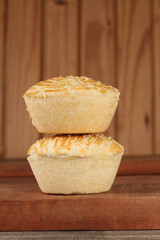 salgadinho tipico brasileiro tipo coxinha, bolinha de queijo e empada