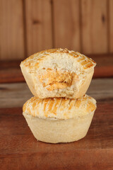 salgadinho tipico brasileiro tipo coxinha, bolinha de queijo e empada