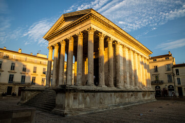 Obraz premium Paseando por Nimes, Francia