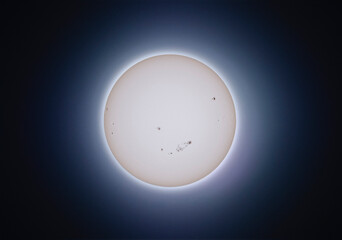 Observation of the Sun: Sunspots in High Resolution