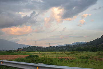 Un atardecer en el valle
