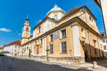 Fototapeta premium Street in the historic center where St. Nicholas Cathedral is located in Ljubljana, Slovenia.