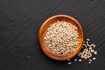 Helianthus annuus - Organic shelled sunflower seeds in a bowl