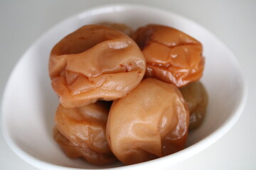 梅干し　塩分　イメージ