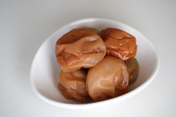 梅干し　塩分　イメージ