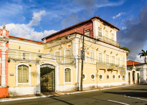 Fototapeta Facade of the Cristo Rei Palace, a three-story building, in Gonçalves Dias square, in the city of São Luís, capital of the state of Maranhão, northeastern Brazil.