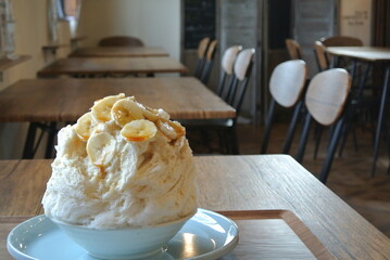 Kakigori Topped with banana