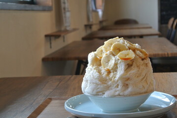 Kakigori Topped with banana