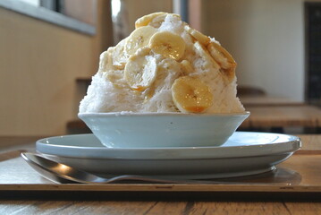 Kakigori Topped with banana