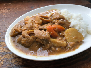 白い皿のカレーライス / Japanese Curry with Rice on White Plate