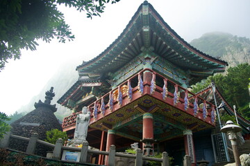 Fototapeta premium Painted Pavilion at Bomunsa