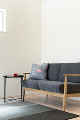 リビングのソファとサイドテーブル