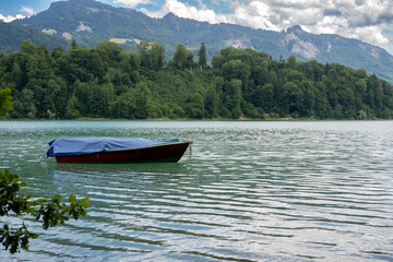Au bord du lac de la Gruyère, la plage de Morlon et ses environs offrent un panorama sur les...