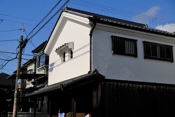 日本、大阪、旧杉山家住宅、庭園、お屋敷、重要文化財、富田林市、歴史的建造物、木造階建、和風住宅、青空