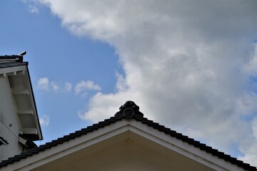 日本、大阪、旧杉山家住宅、庭園、お屋敷、重要文化財、富田林市、歴史的建造物、木造階建、和風住宅、青空