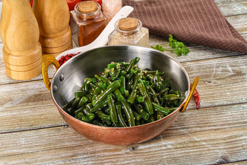 Green bean salad with sesame seeds