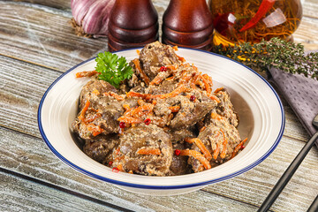 Chicken liver with cream and carrot