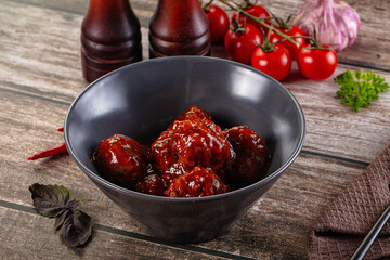 Beef meatballs with tomato sauce