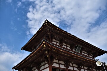 日本、京都、平安神宮、神社、庭園、文化財、木造建築、古代建築、日本文化、歷史名勝、文化財、木、綠色、青空、写真素材