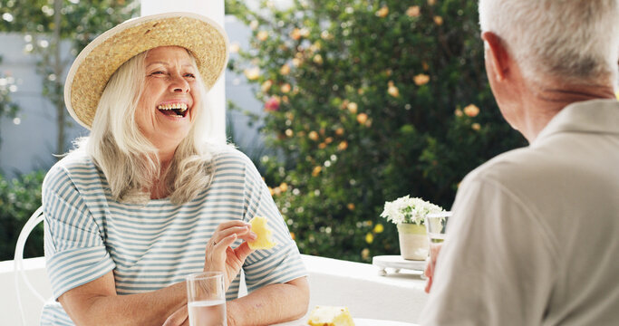 Retirement, laughing and old couple with fruit, outdoor or humor for conversation, love and weekend. Happy, senior woman and elderly man with pineapple on date, people and funny joke at home or patio - Powered by Adobe