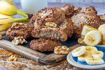 Vegan banana and walnut cookies