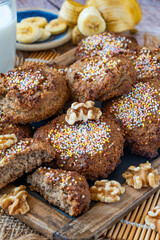 Vegan banana and walnut cookies