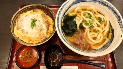 うどんとミニかつ丼のセット
