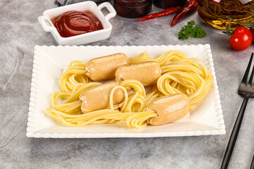 Dietary baby chicken sausage with spaghetti