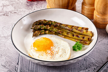 Gourmet breakffast - asparagus with egg