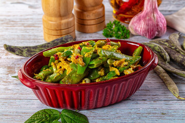 Steamed green beans with egg scramble