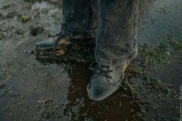 Buty w błocie – jesienna wędrówka © karina