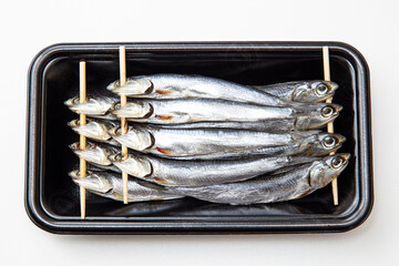 トレーに入っためざし　白バック