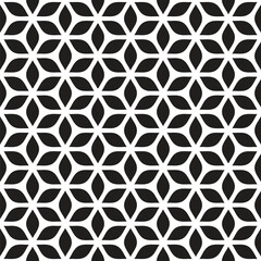 Fototapeta premium Seamless geometric pattern of interlocking black flower shapes on a white background