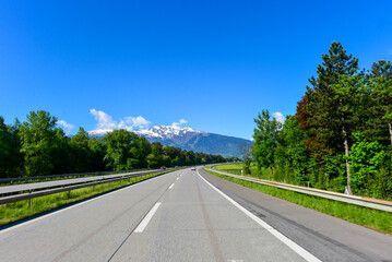 Autobahn A13 vor Ausfahrt Trübbach/Balzers in Richtung Chur (Schweiz)