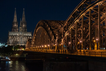 Fototapeta premium cologne cathedral and Hohenzollern bridge