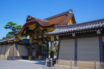 Fototapeta premium 世界遺産 二条城の唐門と豪華な装飾