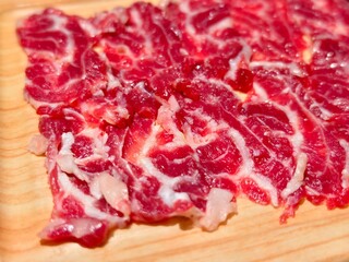 Obraz premium close-up raw beef slices
