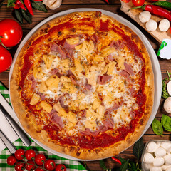 Italian hawaii Pizza ham and pineapple ananas