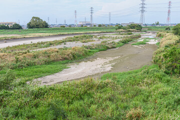 雨不足により河川の川底がむき出し