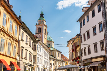 Naklejka premium Picturesque buildings in the streets of the historic center of the resort city of Ljubljana, Slovenia.