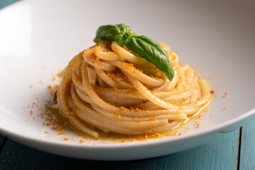 Linguine con bottarga di muggine, pasta italiana 