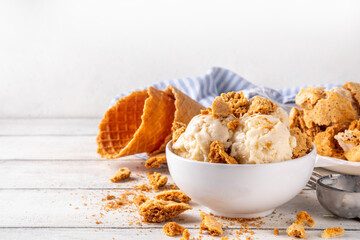 Honeycomb crunch ice cream, tasty brown sugar gelato with dalgona honeycomb crunch on it, tasty viral dessert