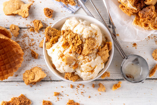 Honeycomb crunch ice cream, tasty brown sugar gelato with dalgona honeycomb crunch on it, tasty viral dessert