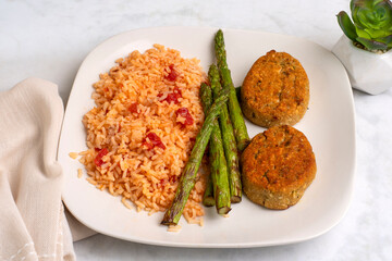 crab cakes  with  asparagus