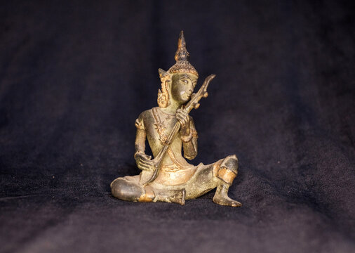 Southeast Asian bronze musician figurine with lute