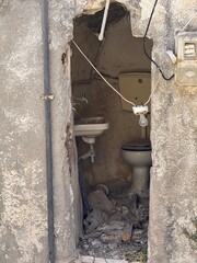 maison dévastée wc