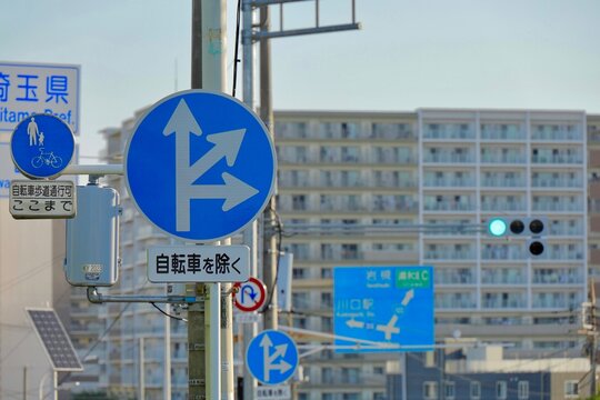 たくさんの道路標識