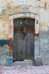Antigua puerta de acceso a una casa en Autlán, Jalisco, México